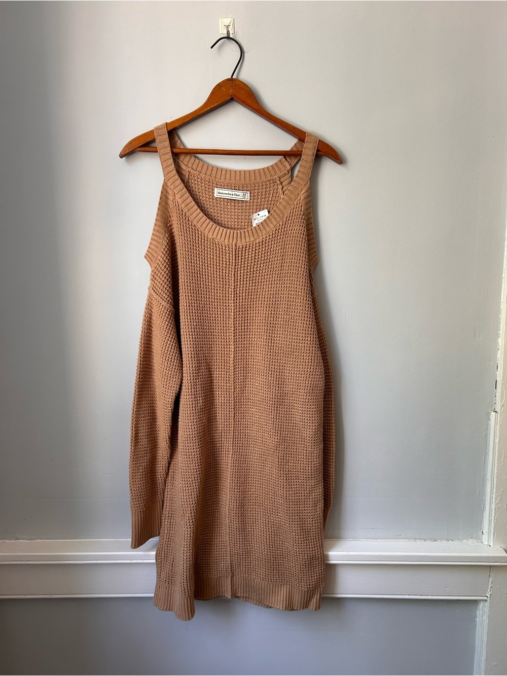 NWT Abercrombie & Fitch Dress Womens Med Wheat Cold Shoulder Waffle Knit Sweater